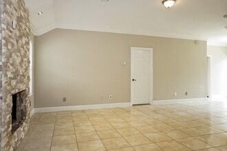 1226 Dutch St in Deer Park, TX - Building Photo - Building Photo