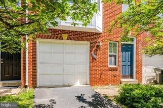 2579 James Madison Cir in Herndon, VA - Building Photo - Building Photo