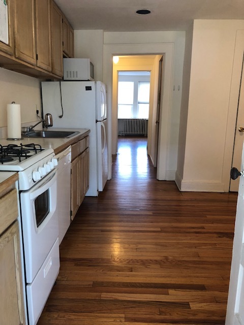 33 Holcomb Ave in Stamford, CT - Building Photo
