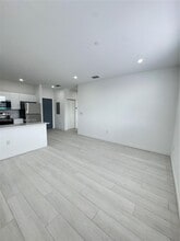 909 E 24th St in Hialeah, FL - Building Photo - Building Photo