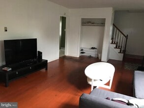 215 Murray Rd, Unit APT B in Newark, DE - Building Photo - Building Photo