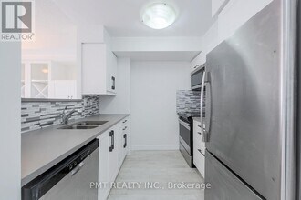 700-2700 Humberwood Blvd in Toronto, ON - Building Photo - Building Photo