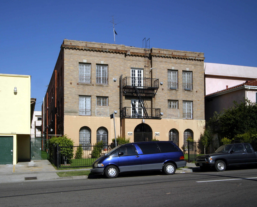 4029 Oakwood Ave in Los Angeles, CA - Building Photo