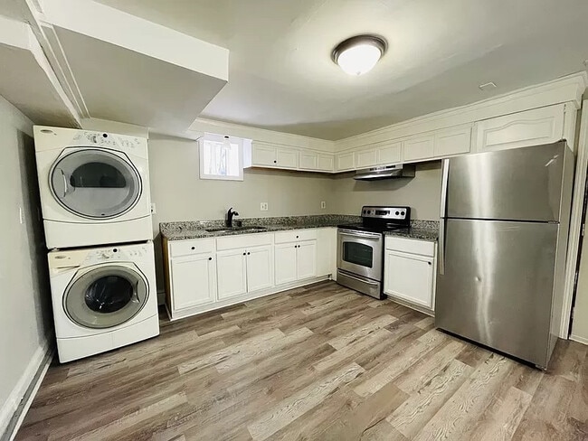 Room in Duplex on Heathcliff St in Charlotte, NC - Building Photo - Building Photo