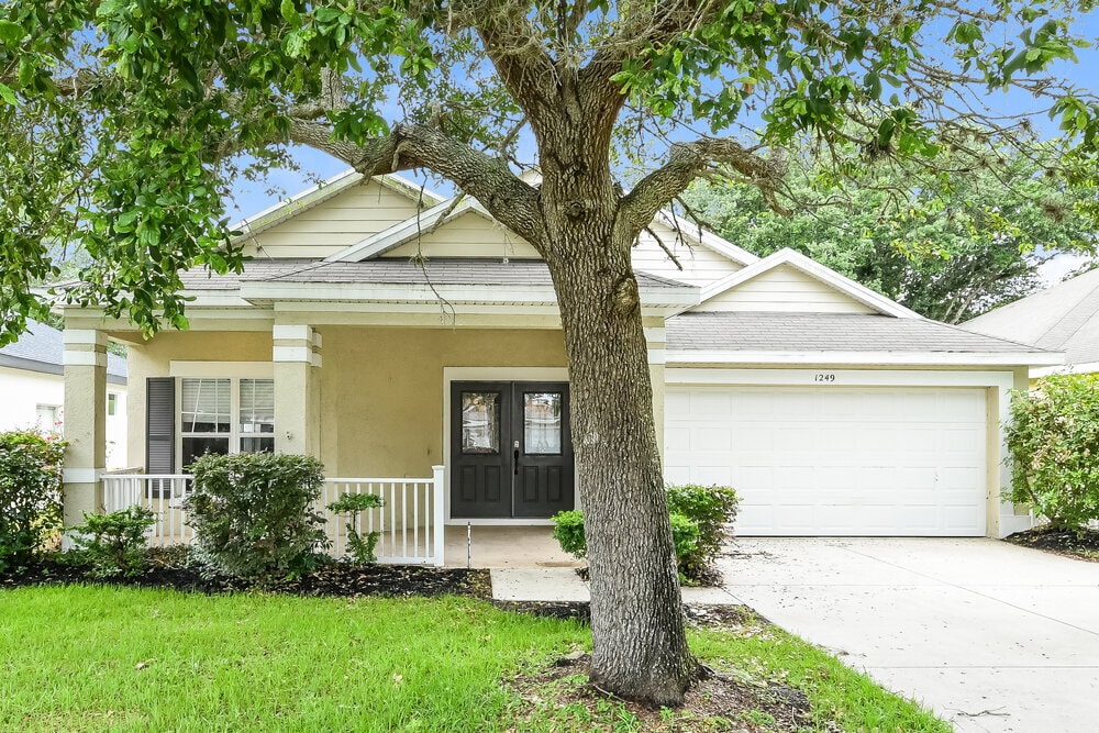 1249 Kellogg Dr in Tavares, FL - Building Photo