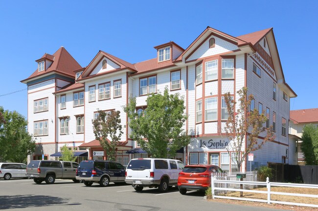 Town Green Village in Windsor, CA - Building Photo - Building Photo