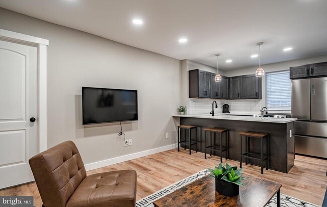 property at 221 W 6th St