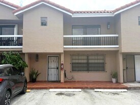 520 NW 109th Ave in Miami, FL - Building Photo