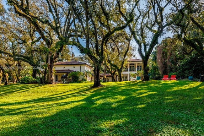 10100 Lakeside Dr in Coral Gables, FL - Building Photo - Building Photo