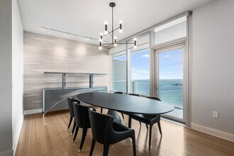 340 E Randolph St in Chicago, IL - Building Photo - Building Photo