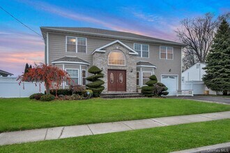 134-110 10th St in Hicksville, NY - Building Photo - Building Photo