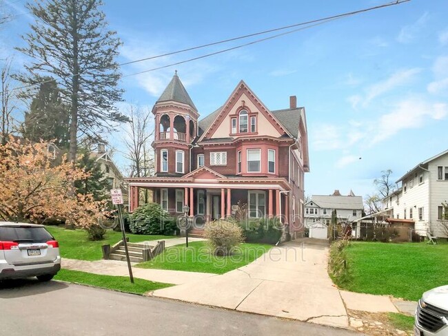 727 Hepburn St in Williamsport, PA - Foto de edificio - Building Photo