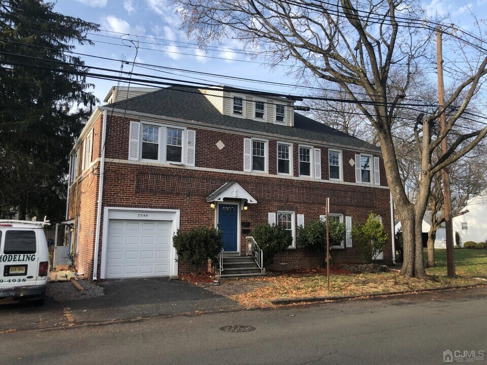 2249 Evergreen Ave, Unit 1 in Scotch Plains, NJ - Building Photo