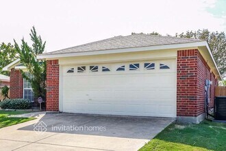 1044 Waterview Dr in Little Elm, TX - Foto de edificio - Building Photo