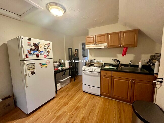 187 Beacon St, Unit 3 in Somerville, MA - Building Photo - Building Photo