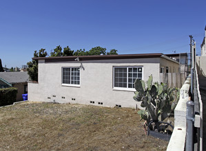 4242 Winona Ave in San Diego, CA - Building Photo - Building Photo