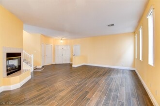 10739 Manchester Park Dr in Las Vegas, NV - Building Photo - Building Photo