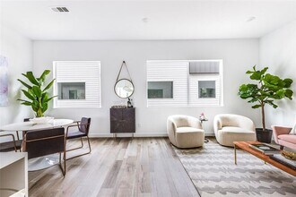 5026 Bryan St in Dallas, TX - Building Photo - Building Photo