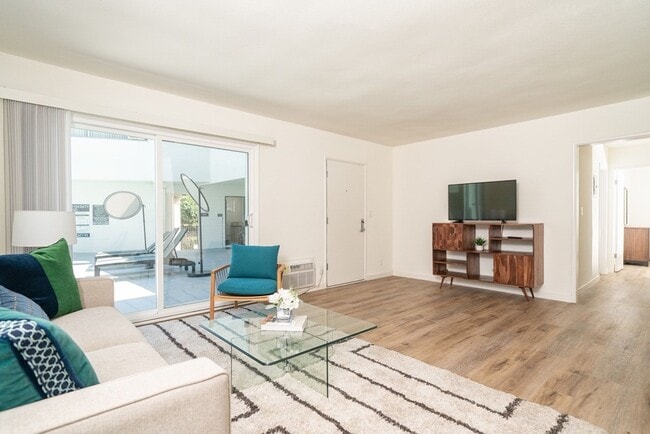 Sherman Apartments in Sherman Oaks, CA - Building Photo - Building Photo