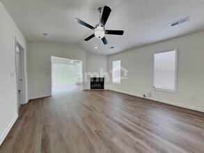5825 Regent Village Dr in Winston-Salem, NC - Building Photo - Building Photo