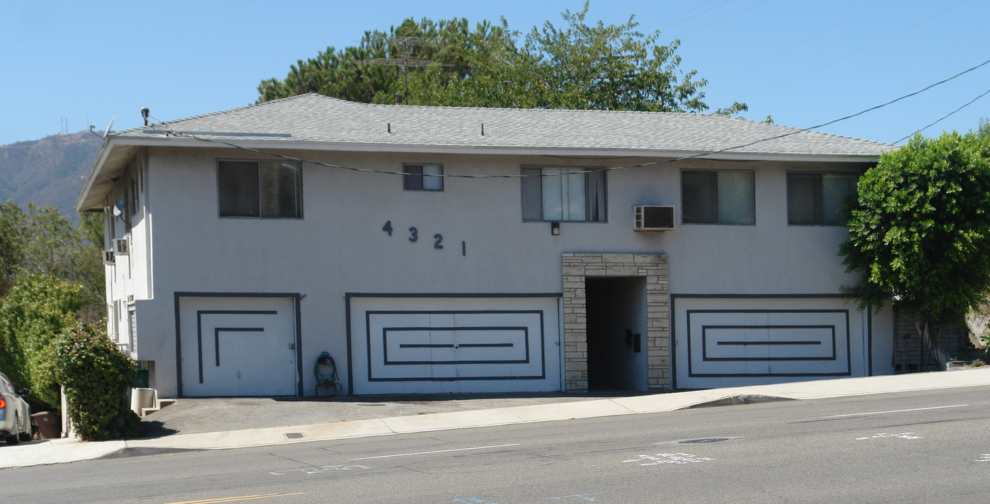 4321 Ocean View Blvd in Montrose, CA - Foto de edificio