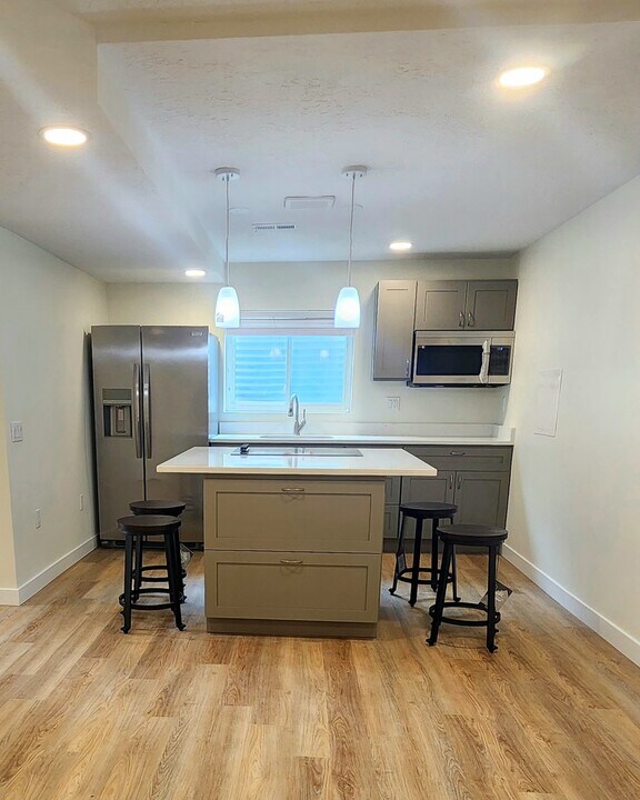 8746 S 1440 W in West Jordan, UT - Building Photo
