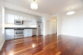 451 Kansas St in San Francisco, CA - Building Photo - Building Photo