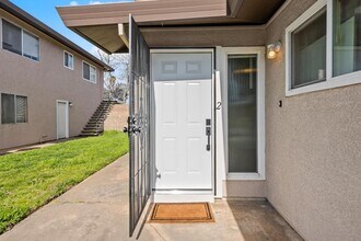 9045 Montoya St in Sacramento, CA - Building Photo - Building Photo