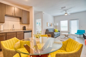 2548 SW 13th St in Gainesville, FL - Building Photo - Building Photo