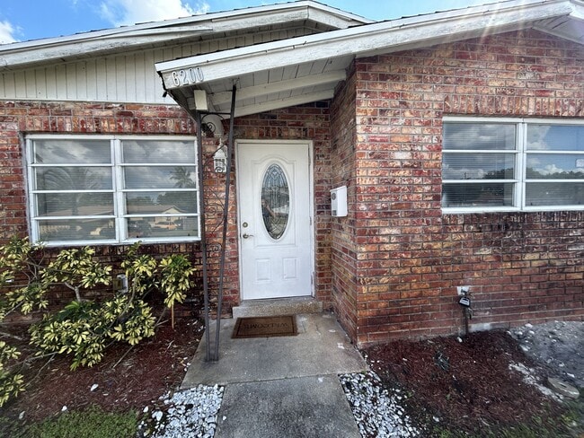 6200 NW 16th St in Sunrise, FL - Building Photo - Building Photo