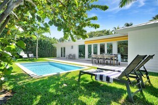 365 W Enid Dr in Key Biscayne, FL - Building Photo