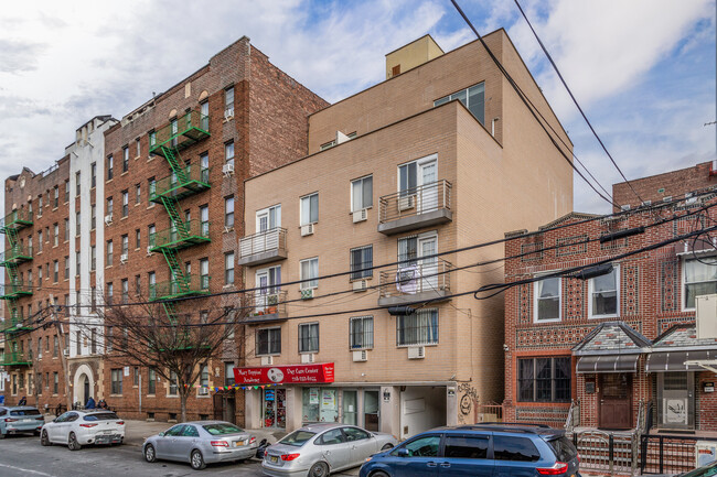 1379 W 7th St in Brooklyn, NY - Foto de edificio - Building Photo