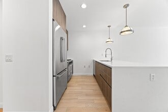 160 1st St in Jersey City, NJ - Foto de edificio - Building Photo