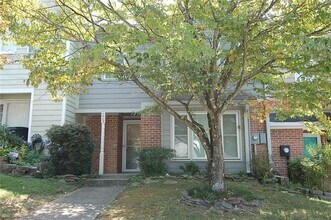 223 Triple Oaks Dr in Tucker, GA - Foto de edificio - Building Photo