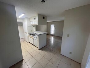 8635 Mallard Reserve Dr, Unit 101 in Tampa, FL - Building Photo - Building Photo