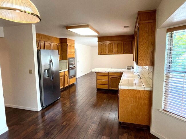 3038 Burl Hollow Dr in Stockton, CA - Building Photo - Building Photo