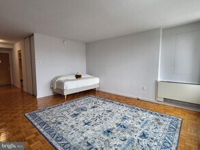 604-36 S Washington Square in Philadelphia, PA - Building Photo - Building Photo