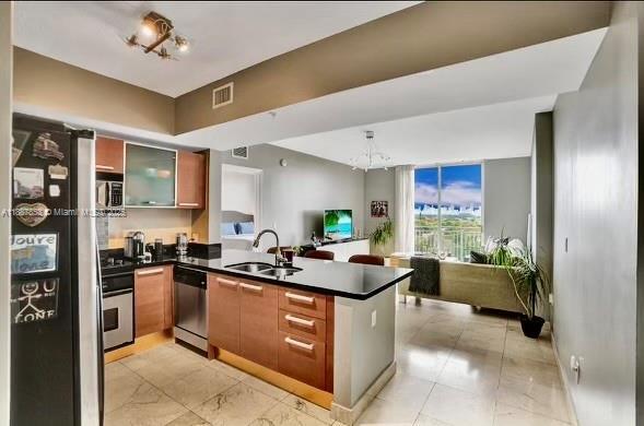 2030 Douglas Rd in Miami, FL - Building Photo
