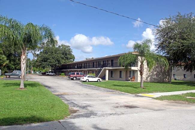 Pinellas Apartments in Pinellas Park, FL - Foto de edificio - Building Photo