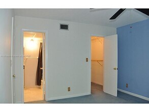 3129 Oakland Shores Dr in Oakland Park, FL - Building Photo - Building Photo