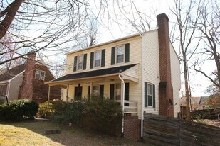 380 Minor Ridge Rd in Charlottesville, VA - Building Photo