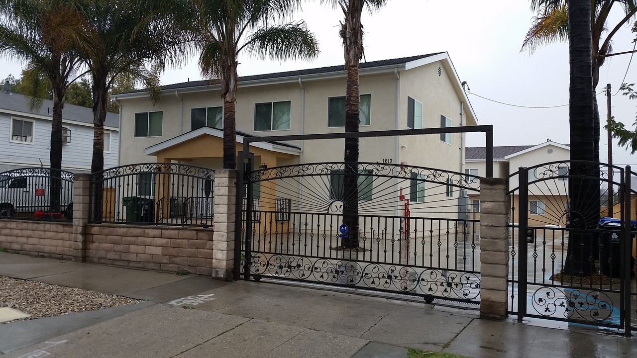 1613 W 227th St, Unit # 2 in Torrance, CA - Building Photo