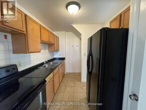 1730 Columbia Ct in Windsor, ON - Building Photo - Building Photo