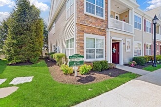 39 Southampton Dr in Massapequa, NY - Building Photo - Building Photo