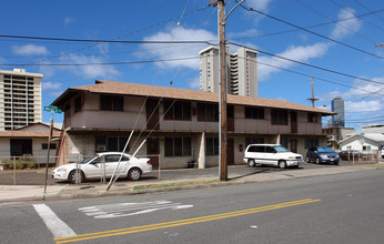 843 Paani St in Honolulu, HI - Building Photo - Building Photo