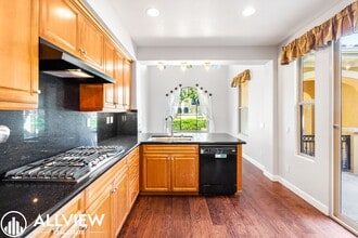 116 Chantilly in Irvine, CA - Building Photo - Building Photo