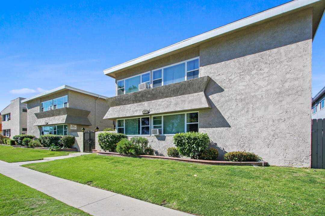 10929-10935 Pioneer Blvd in Santa Fe Springs, CA - Building Photo