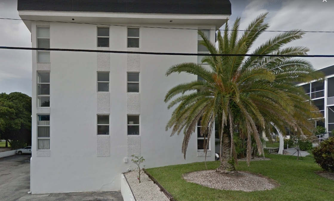 630 SE Ocean Blvd in Stuart, FL - Building Photo