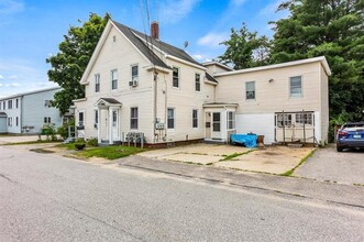 11 Cleveland St in Rochester, NH - Building Photo - Building Photo