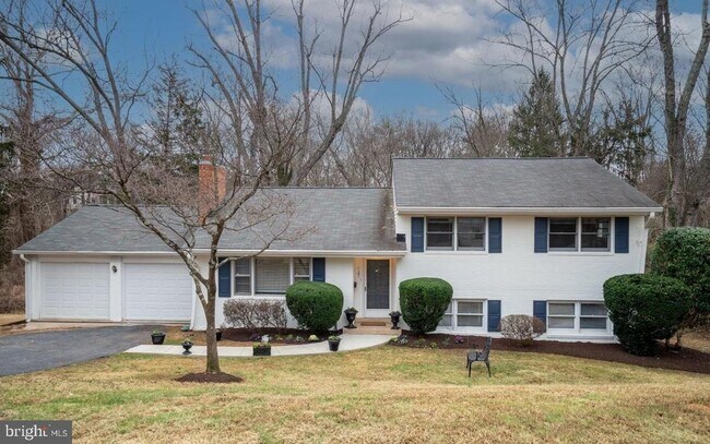 1101 Dead Run Dr in McLean, VA - Building Photo - Building Photo